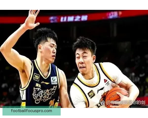 CBA季后赛精彩对决：广东队迎战辽宁队，争夺总冠军席位